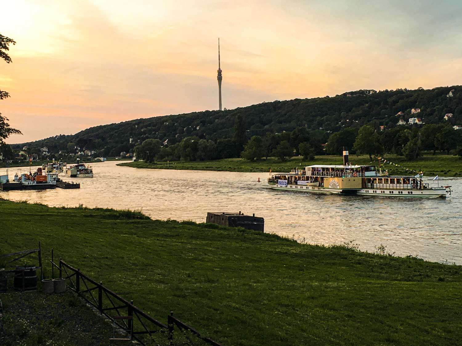 Dampfer bei Dresden Laubegast